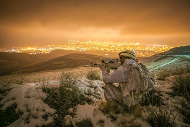 Foto - En uzun gecede, kahramanların elleri tetikte