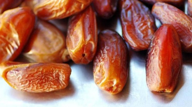 Foto - Ender Saraç açıkladı, işte en etkili diyet! Hurma-yoğurt yiyen göbek yağı nedir bilmiyor