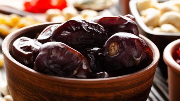 Foto - Ender Saraç açıkladı, işte en etkili diyet! Hurma-yoğurt yiyen göbek yağı nedir bilmiyor