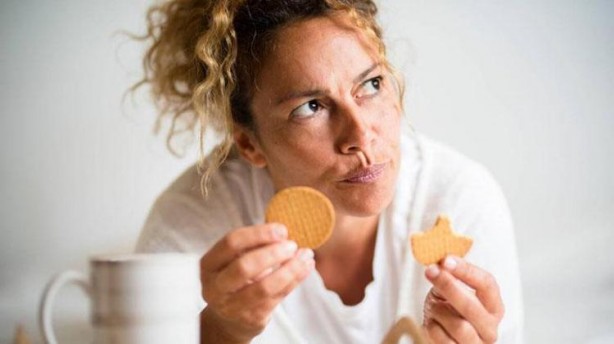 Foto - Ender Saraç açıkladı, işte en etkili diyet! Hurma-yoğurt yiyen göbek yağı nedir bilmiyor