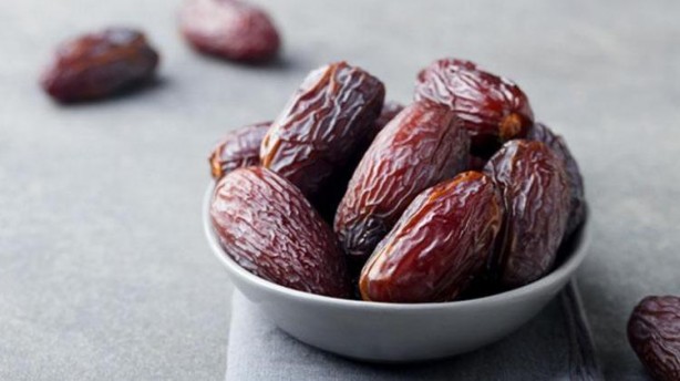 Foto - Ender Saraç açıkladı, işte en etkili diyet! Hurma-yoğurt yiyen göbek yağı nedir bilmiyor