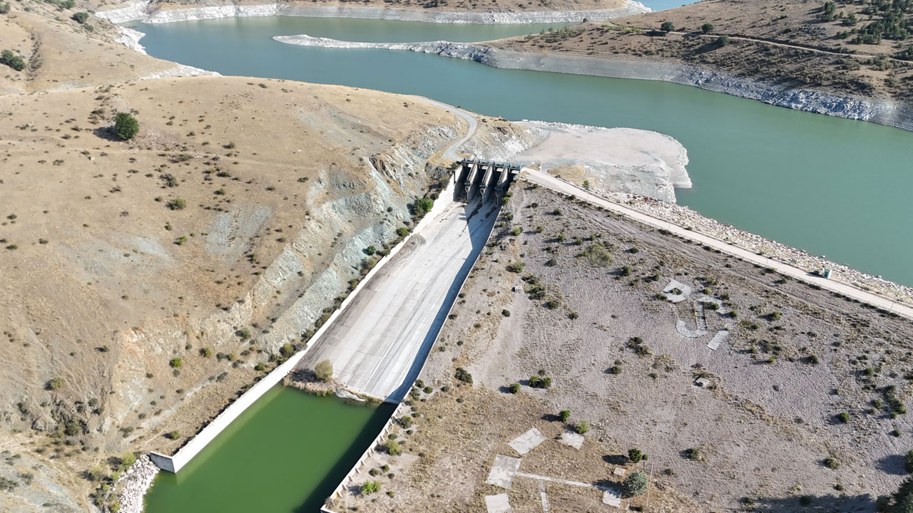 Foto - Endişelendiren manzara! Su seviyesi tarihin en düşük noktasında