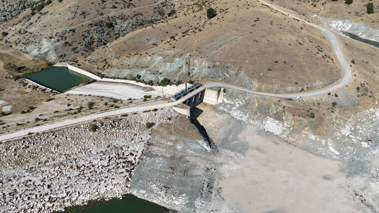 Foto - Endişelendiren manzara! Su seviyesi tarihin en düşük noktasında
