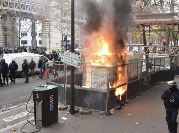 Foto - Endişeliyiz! Fransa yine savaş alanına döndü
