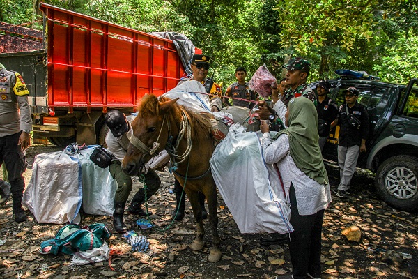 Foto - Endonezya seçime böyle hazırlandı! Turist değil seçim pusulası gezdiriyorlar
