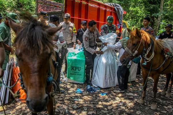 Foto - Endonezya seçime böyle hazırlandı! Turist değil seçim pusulası gezdiriyorlar