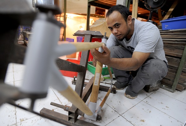 Endonezya'da bakın bisikletler nasıl yapılıyor?