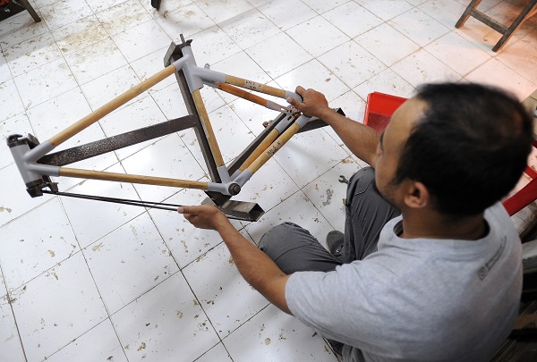 Foto - Endonezya'da bakın bisikletler nasıl yapılıyor?