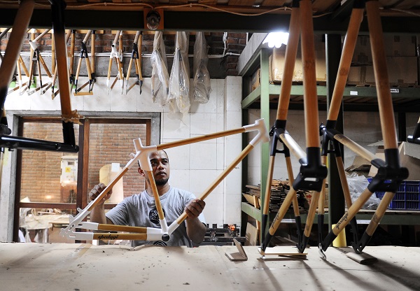 Foto - Endonezya'da bakın bisikletler nasıl yapılıyor?