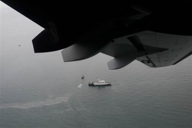 Foto - Endonezya'da düşen uçağın enkazına ait parçalar toplanmaya başladı