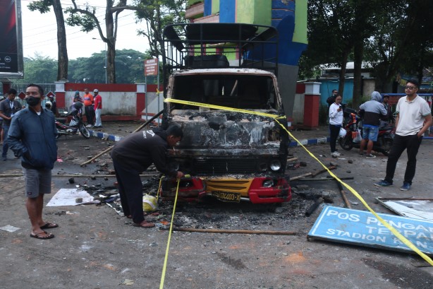 Foto - Endonezya’da feci olay! 120 kişi öldü