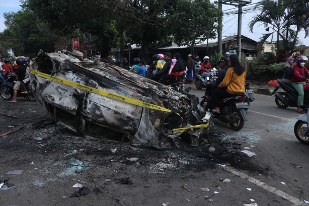 Foto - Endonezya’da feci olay! 120 kişi öldü