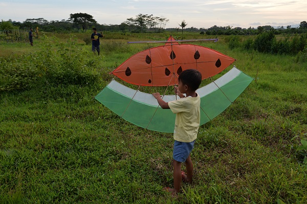 Foto - Endonezya’da Gazze için uçurtma uçurdular
