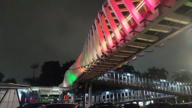 Foto - Endonezya’da yaya köprüleri Filistin bayrağı renkleri ile aydınlatılıyor