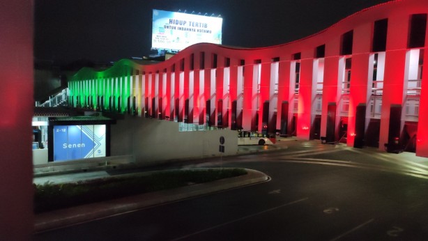 Foto - Endonezya’da yaya köprüleri Filistin bayrağı renkleri ile aydınlatılıyor