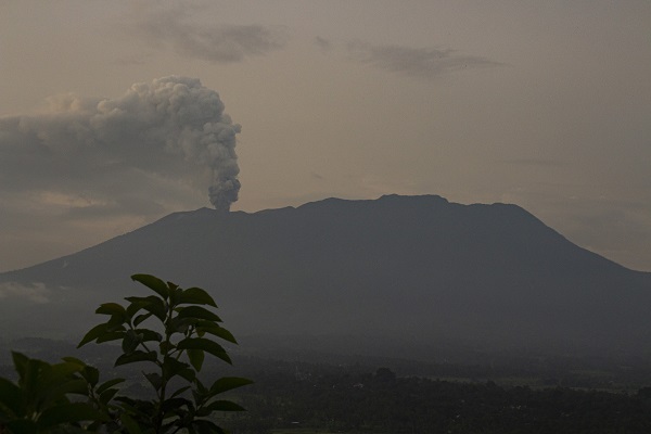Foto - Endonezya'daki Merapi Yanardağı kül püskürttü