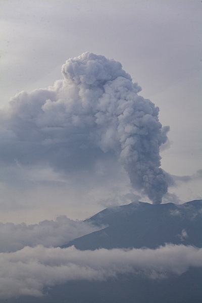 Foto - Endonezya'daki Merapi Yanardağı kül püskürttü