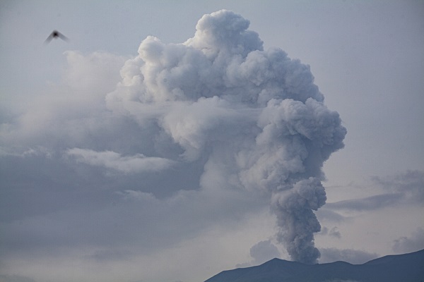 Foto - Endonezya'daki Merapi Yanardağı kül püskürttü