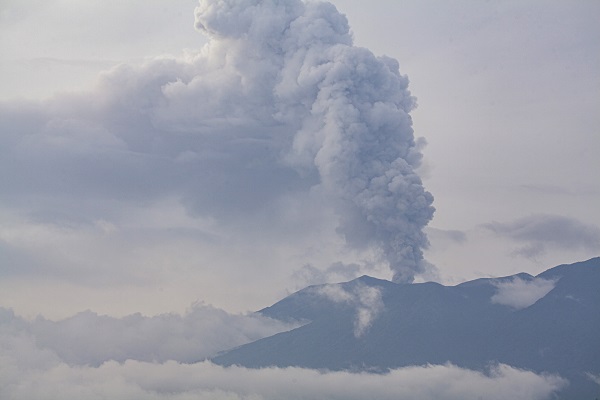 Foto - Endonezya'daki Merapi Yanardağı kül püskürttü