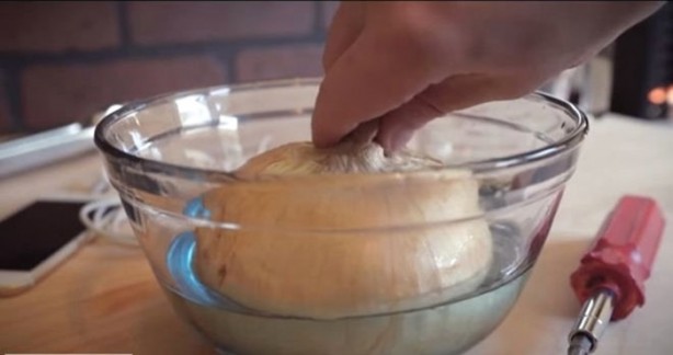 Foto - Enerji içeceği ve soğanla telefonunuzu şarj edin!