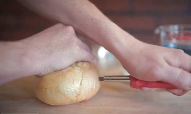 Foto - Enerji içeceği ve soğanla telefonunuzu şarj edin!