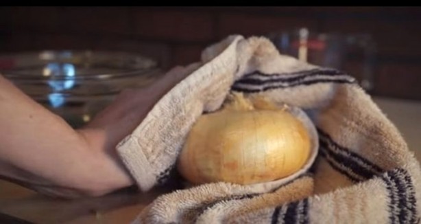 Foto - Enerji içeceği ve soğanla telefonunuzu şarj edin!