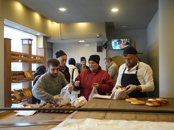 Foto - Enflasyonla mücadele çağırısına katıldılar! Bu simit yüzde 50 indirimli satılıyor