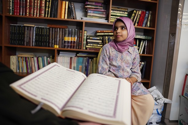 Foto - Engelleri gönlündeki iman aşkıyla yıktı! 9 yaşındaki Eyanu, görmese de kalp gözüyle 3 yılda Kur'an-ı Kerim'i ezberledi!