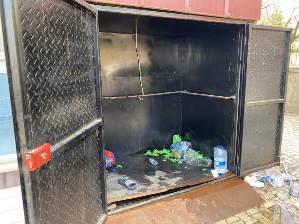 Foto - Engelli asansörü zemine çakıldı! Yaralılar var