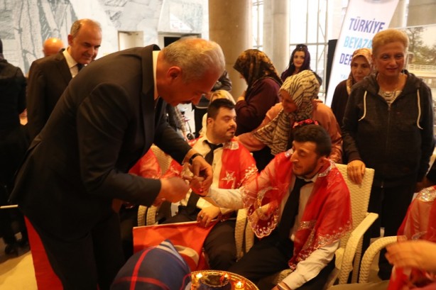 Foto - Engelliler için asker eğlencesi