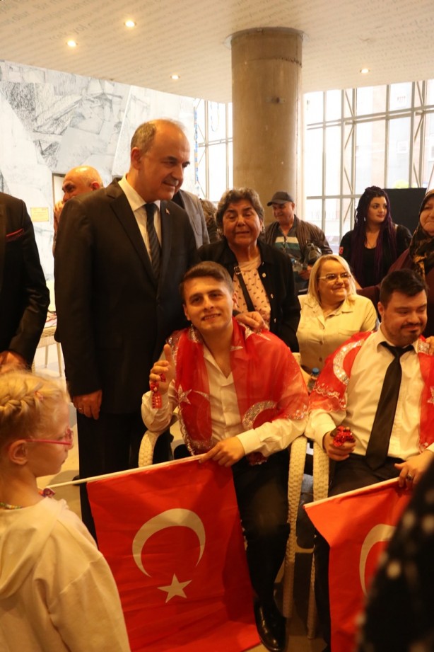 Foto - Engelliler için asker eğlencesi