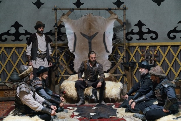 Foto - Engin Altan Düzyatan'dan Diriliş Ertuğrul açıklaması