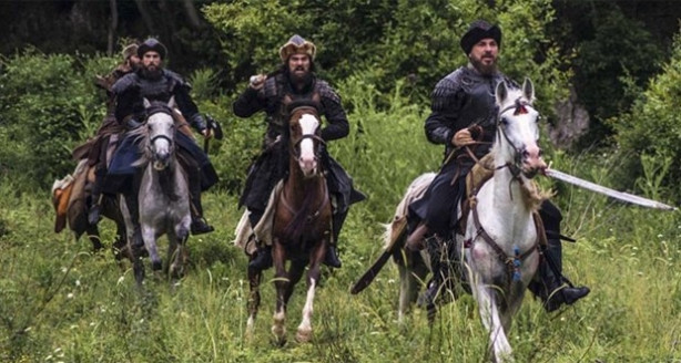 Foto - Engin Altan Düzyatan'dan Diriliş Ertuğrul açıklaması