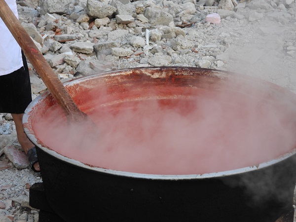 Foto - Enkaz alanı ekmek teknesi oldu