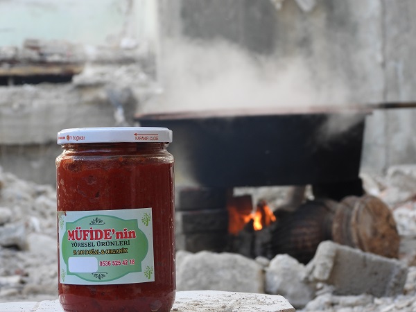 Foto - Enkaz alanı ekmek teknesi oldu