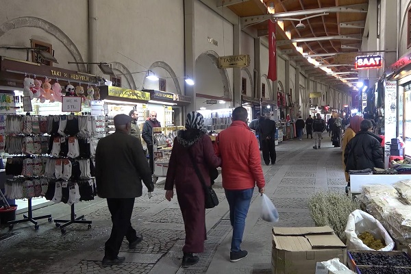 Foto - Enkaz altında arayış sürüyor! Molozların altına tek tek bakıyorlar