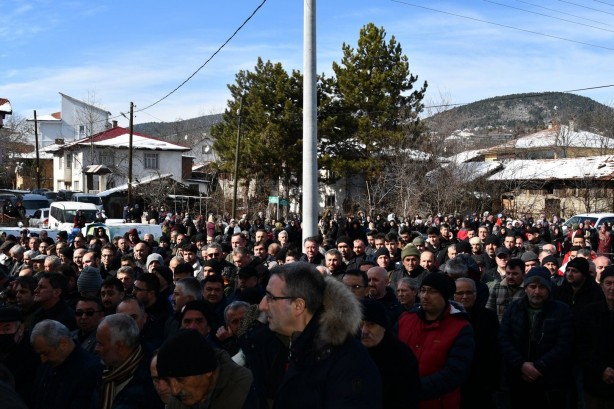 Foto - Enkaz altında hayatını kaybeden genç öğretmene son görev!