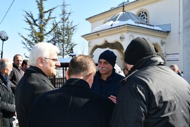 Enkaz altında hayatını kaybeden genç öğretmene son görev!