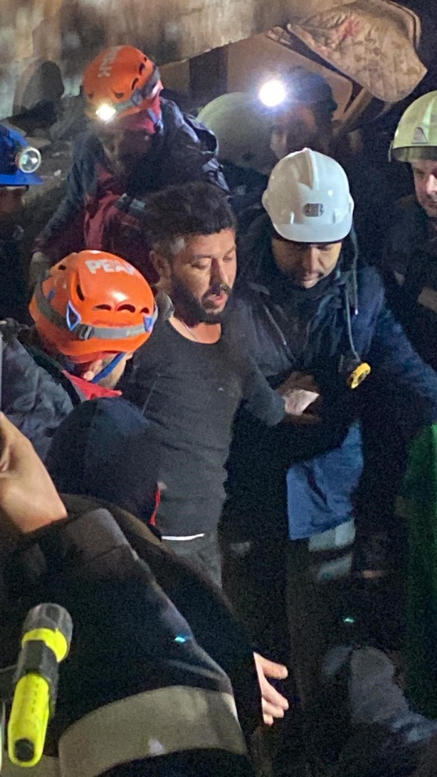 Foto - Enkaz çalışmalarının 96. saatinde gelen kurtuluş