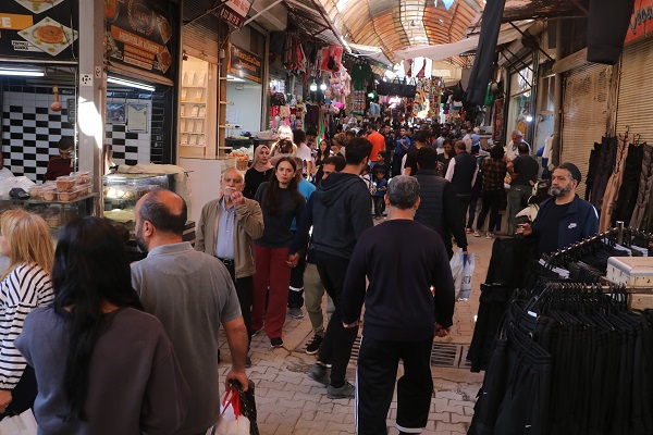 Foto - Enkaz çarşısında buruk bayram telaşı
