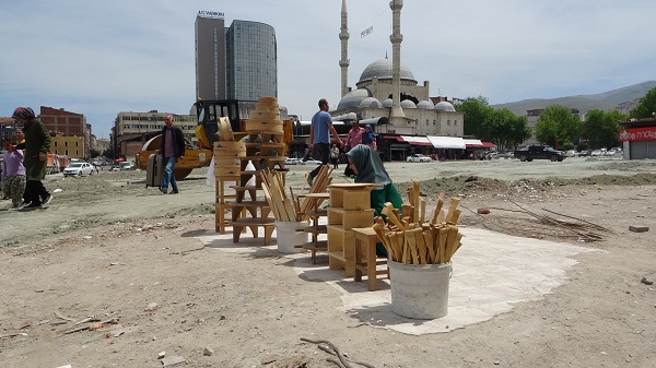 Foto - Enkazda hayata tutunmaya çalışıyor