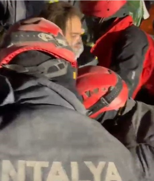 Foto - Enkazda şarkısını dinlemek istemişti! Zeynep Bastık'tan Ayfer açıklaması