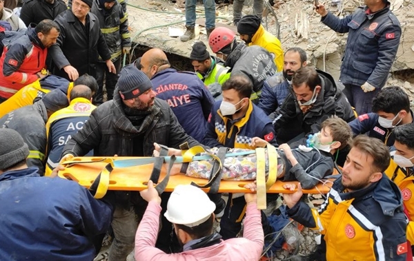 Foto - Enkazdan 105 saat sonra kurtarıldılar