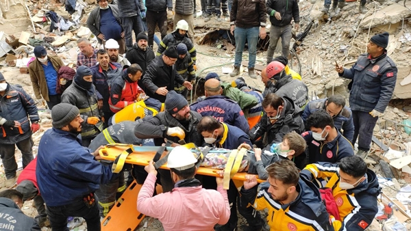 Foto - Enkazdan 105 saat sonra kurtarıldılar