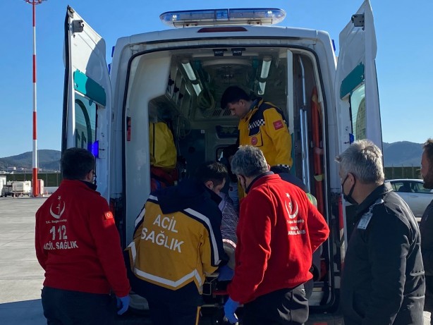 Foto - Enkazdan 248. saatte kurtarılan Aleyna ambulans uçakla Ankara'ya götürüldü!