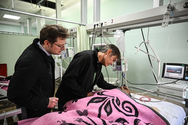 Foto - Enkazdan 296. saatte kurtarılan baba yaşadıklarını anlattı