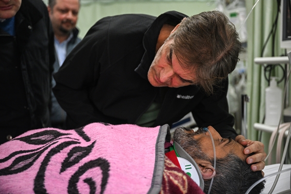 Foto - Enkazdan 296. saatte kurtarılan baba yaşadıklarını anlattı