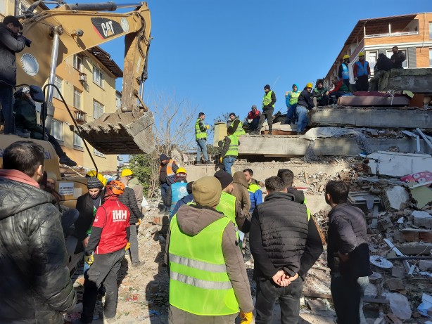 Foto - Enkazdan 85 saat sonra kurtarılan yaşlı kadının ilk sözleri!