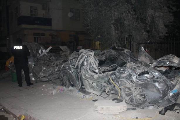 Enkazdan çıkan otomobillerin durumu yıkımın büyüklüğünü gösterdi!