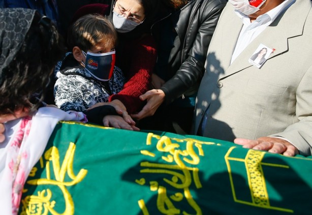 Foto - Enkaz'dan çıkarılan Ayda'nın annesi toprağa verildi